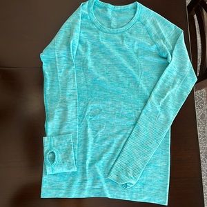 Lululemon - Fit Swiftly Thumbhole